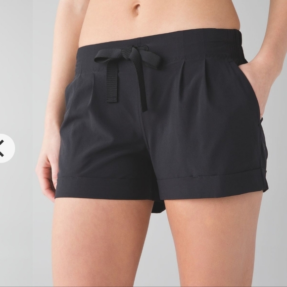 lululemon athletica Pants - Lululemon Spring Break Away Short Black size 6